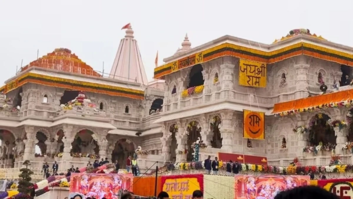 राम मंदिर में फिर बदली व्यवस्था, अब बिना जेब के कपड़े और खाली हाथ मिलेगा प्रवेश