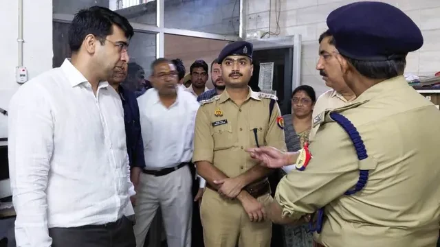 हाथरस में सुरक्षा मानकों पर सख्ती, बेसमेंट में चल रहे कोचिंग सेंटरों पर कार्रवाई
