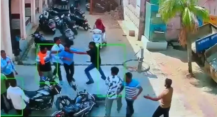 मुजफ्फरनगर: धरना-प्रदर्शन के बीच आउटसोर्सिंग कर्मचारियों में मारपीट