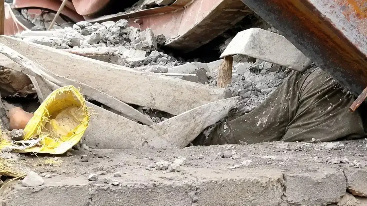कोलकाता में बड़ा हादसा, निर्माणाधीन गोदाम की छत गिरने से 5 की मौत, कई दबे