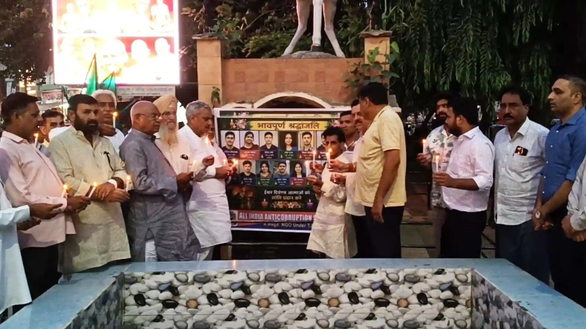 लखनऊ अग्निकांड के 15 मासूमों को मुजफ्फरनगर में दी गई श्रद्धांजलि