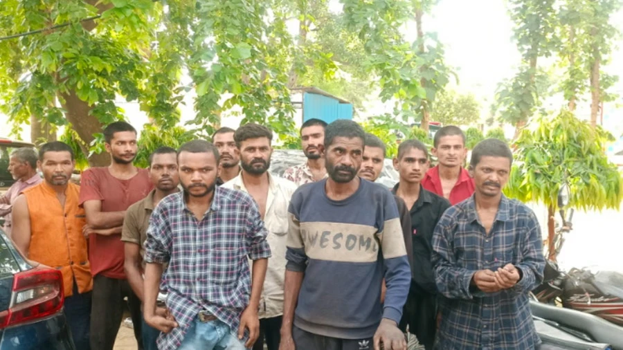 मुजफ्फरनगर फैक्टरी का डरावना राज: कोर्ट में छलका मजदूरों का दर्द, बोले- 'कोड़े मारे, कुत्तों से कटवाया'