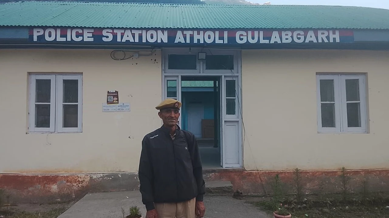 जम्मू-कश्मीर: पुलिस थाने में हंगामे के आरोप में सेना के 40 जवानों पर केस