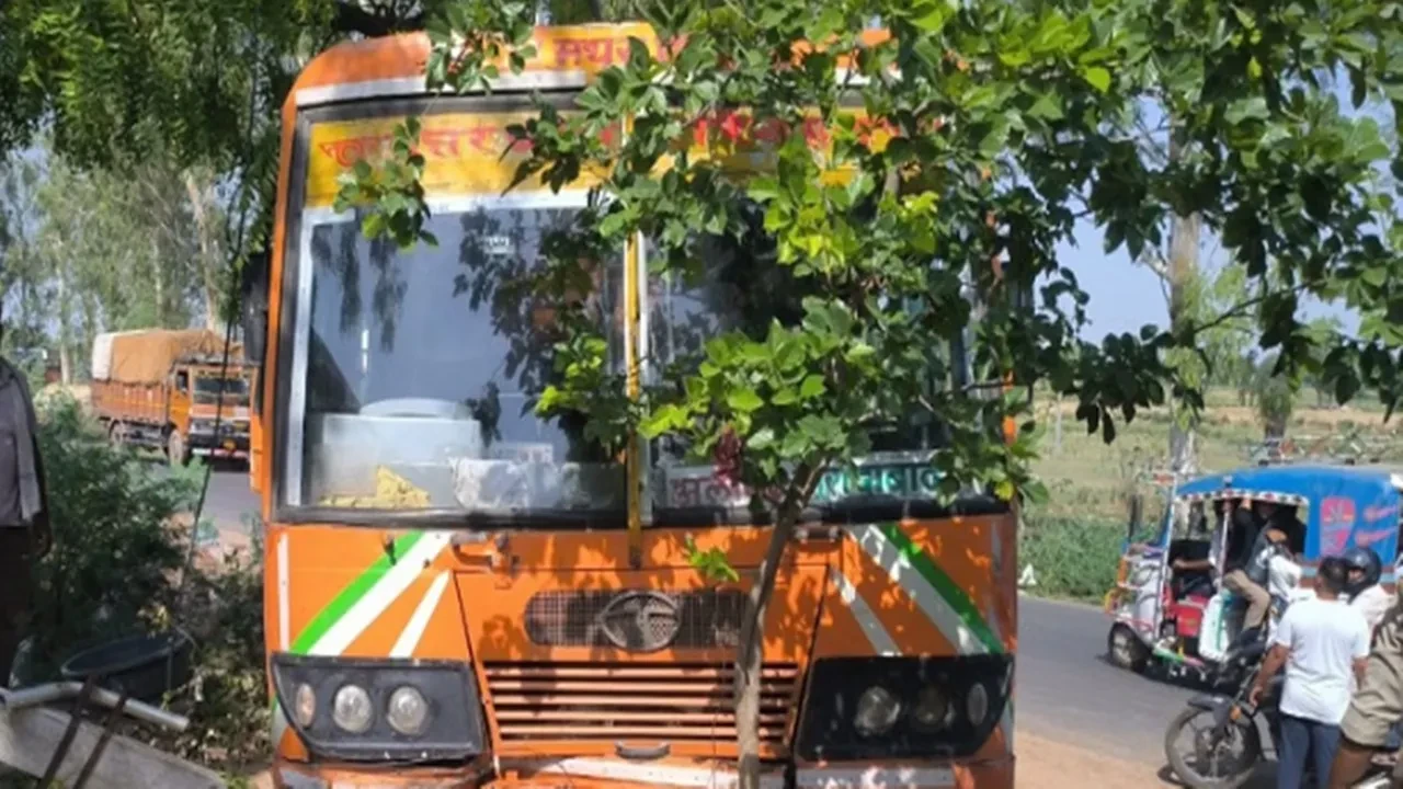 अलीगढ़: चलती रोडवेज बस के चालक की हार्ट अटैक से मौत, सभी यात्री सुरक्षित