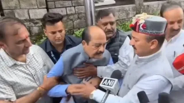शिमला: धरना प्रदर्शन के दौरान बिगड़ी हर्ष महाजन की तबीयत, अस्पताल में भर्ती