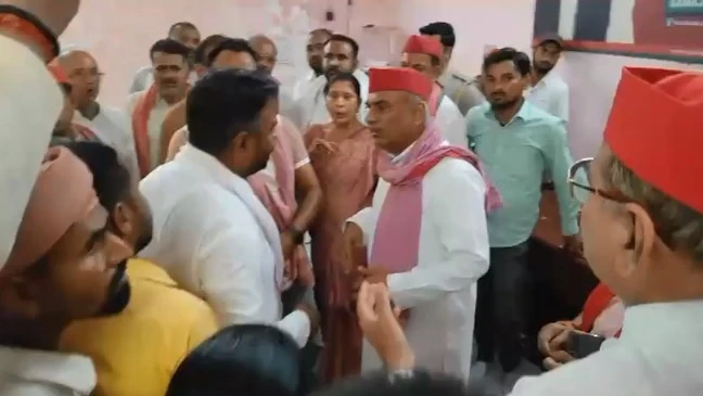 सपा कार्यक्रम में सांसद और विधायक के बीच तीखी नोकझोंक, वीडियो वायरल