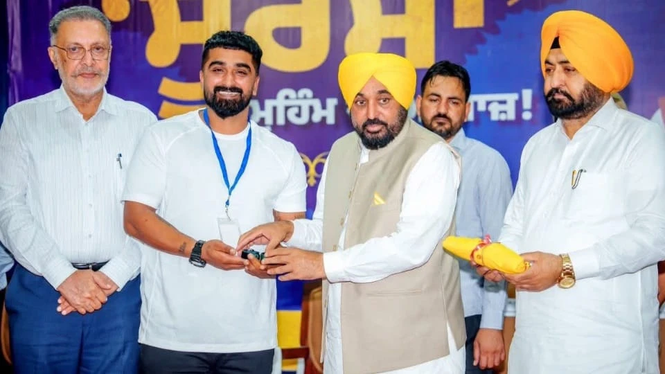 पंजाब में 'सूरमा मुहिम' लॉन्च, नशा छोड़ चुके युवाओं को CM मान ने पहनाई सम्मान की अंगूठी