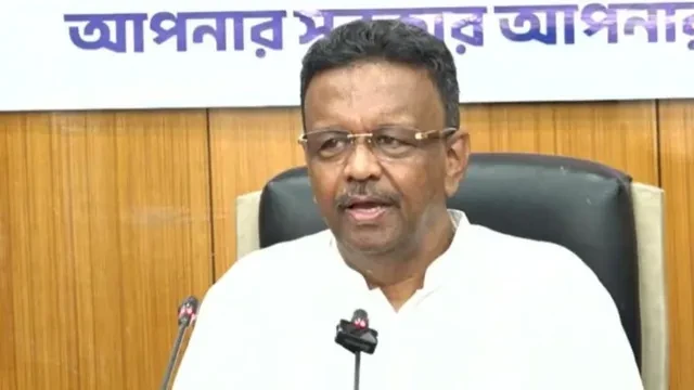 कोलकाता गोदाम हादसे पर बड़ा एक्शन, पूर्व मेयर समेत तीन के खिलाफ शिकायत