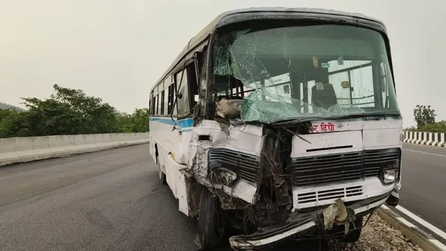 हरिद्वार में भीषण सड़क हादसा, रोडवेज बस और पिकअप की टक्कर में 3 की मौत