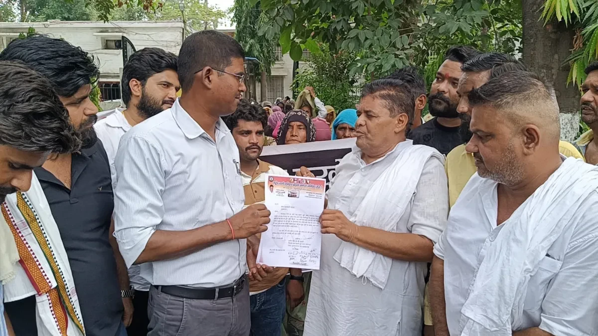 मुजफ्फरनगर: शराब ठेके के खिलाफ ग्रामीणों का जोरदार प्रदर्शन