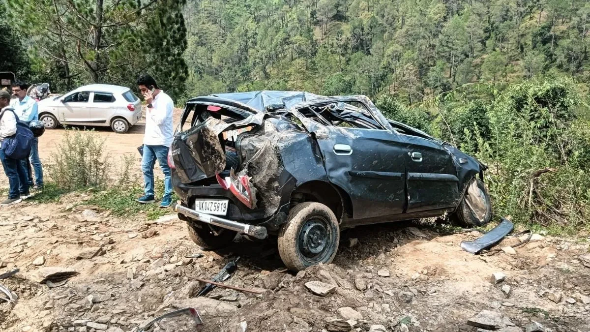 अल्मोड़ा में दर्दनाक हादसा, कार खाई में गिरने से 4 लोगों की मौत