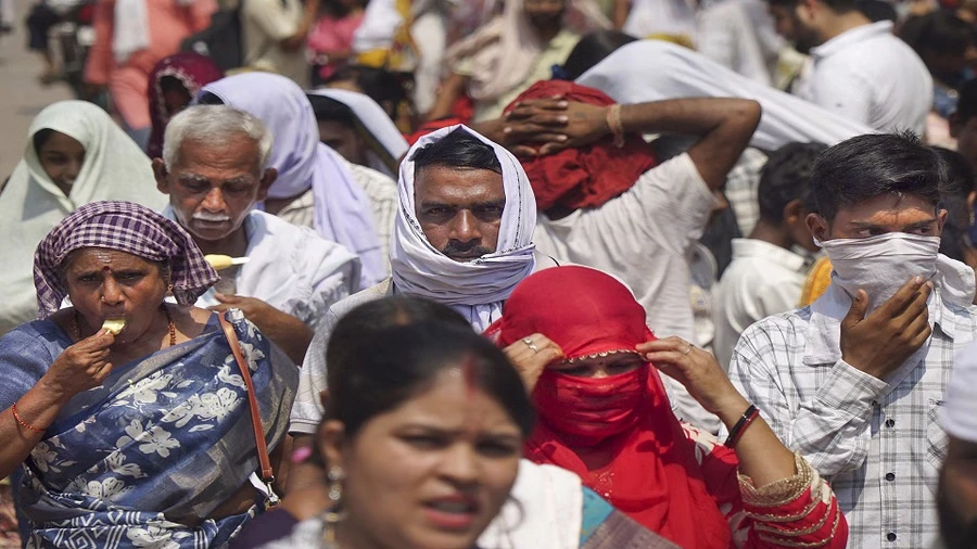 दिल्ली में बढ़ा हीट इंडेक्स का खतरा, 37°C पर भी 54°C जैसी गर्मी का एहसास