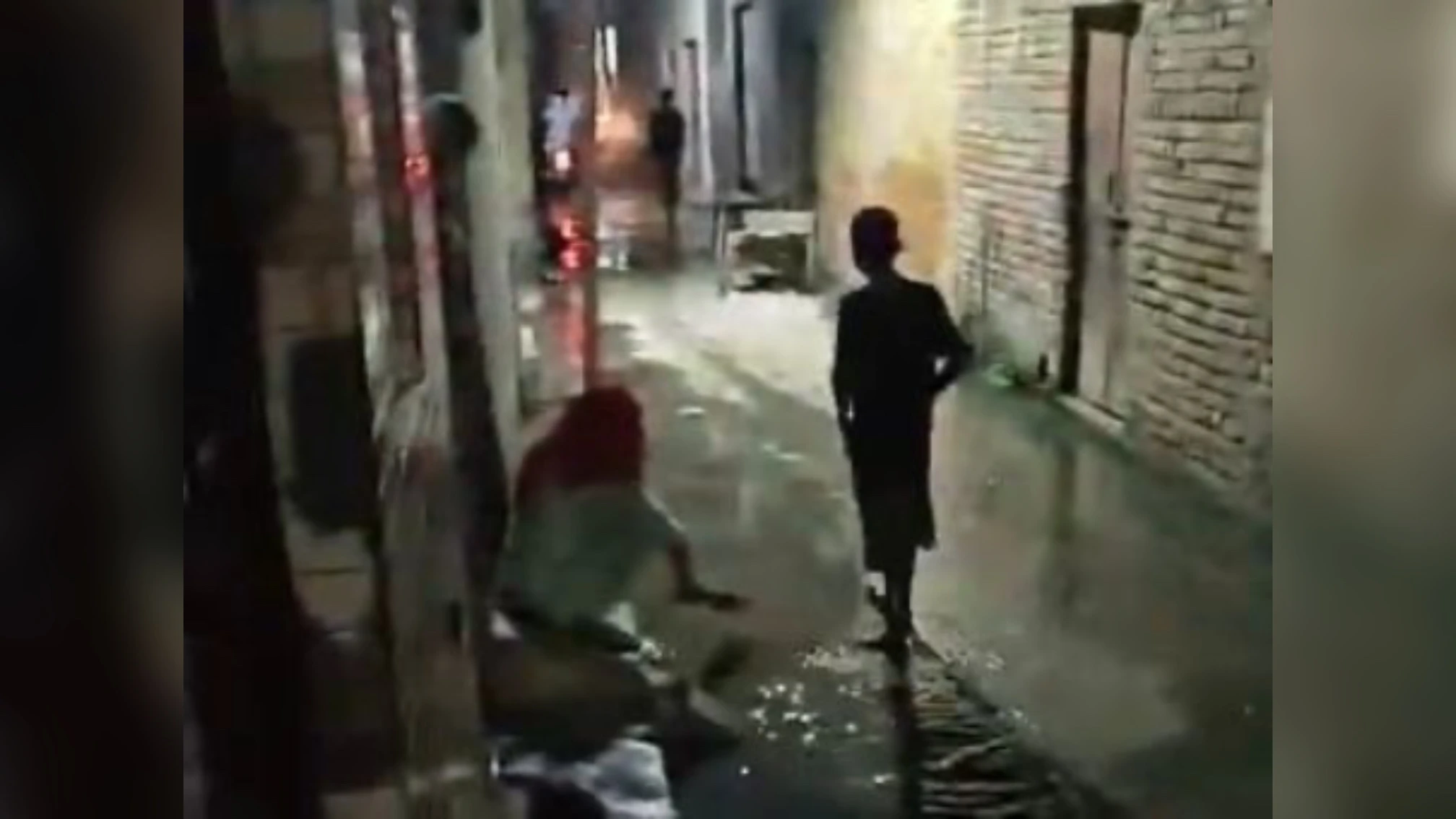 मुजफ्फरनगर: बुढ़ाना में हजारों लीटर पेयजल बर्बाद, टोंटी न होने से सड़कों पर बहा पानी