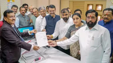 उद्धव ठाकरे को बड़ा झटका, सचिन अहीर ने शिंदे गुट का थामा दामन