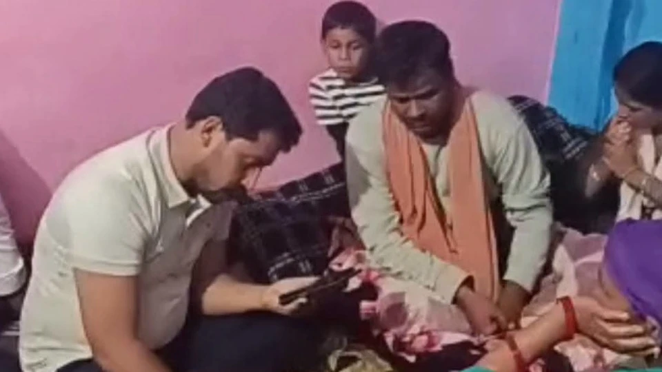 देवल गांव पहुंचे सांसद चंद्रशेखर आजाद, केतन के परिवार से मिलकर दिया न्याय का भरोसा