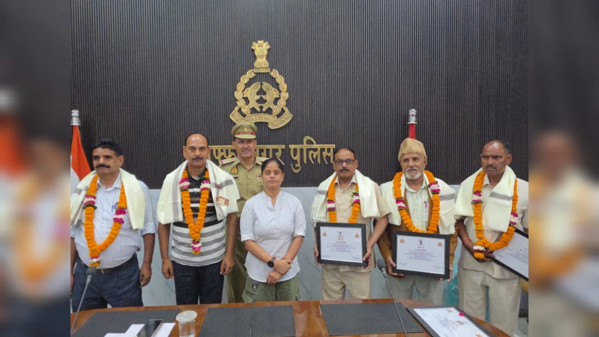 मुजफ्फरनगर: पुलिस लाइन में सेवानिवृत्त पुलिसकर्मियों को दी गई भावभीनी विदाई