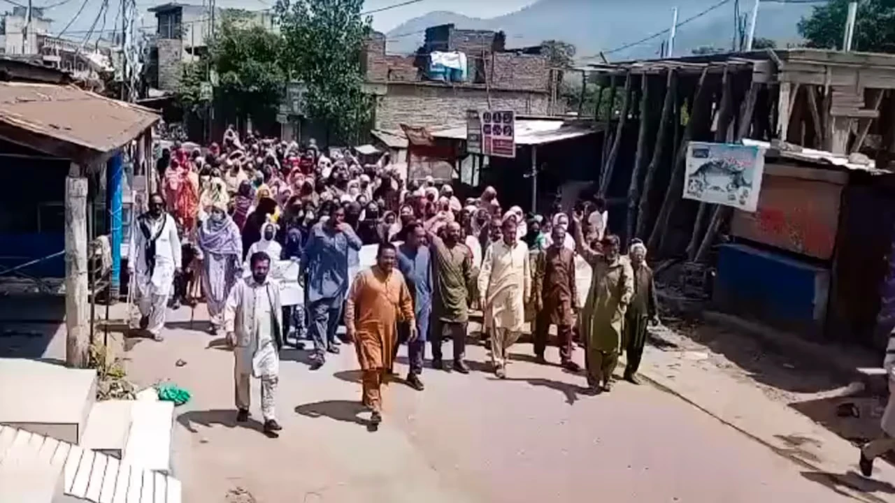 पीओके के रावलकोट में पाकिस्तान सरकार के खिलाफ 22वें दिन भी प्रदर्शन जारी