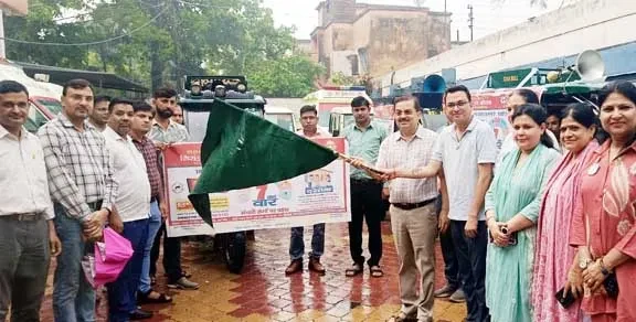मुजफ्फरनगर: संचारी रोगों पर रोकथाम के लिए घर-घर जागरूकता अभियान, सीएमओ ने दिखाई हरी झंडी