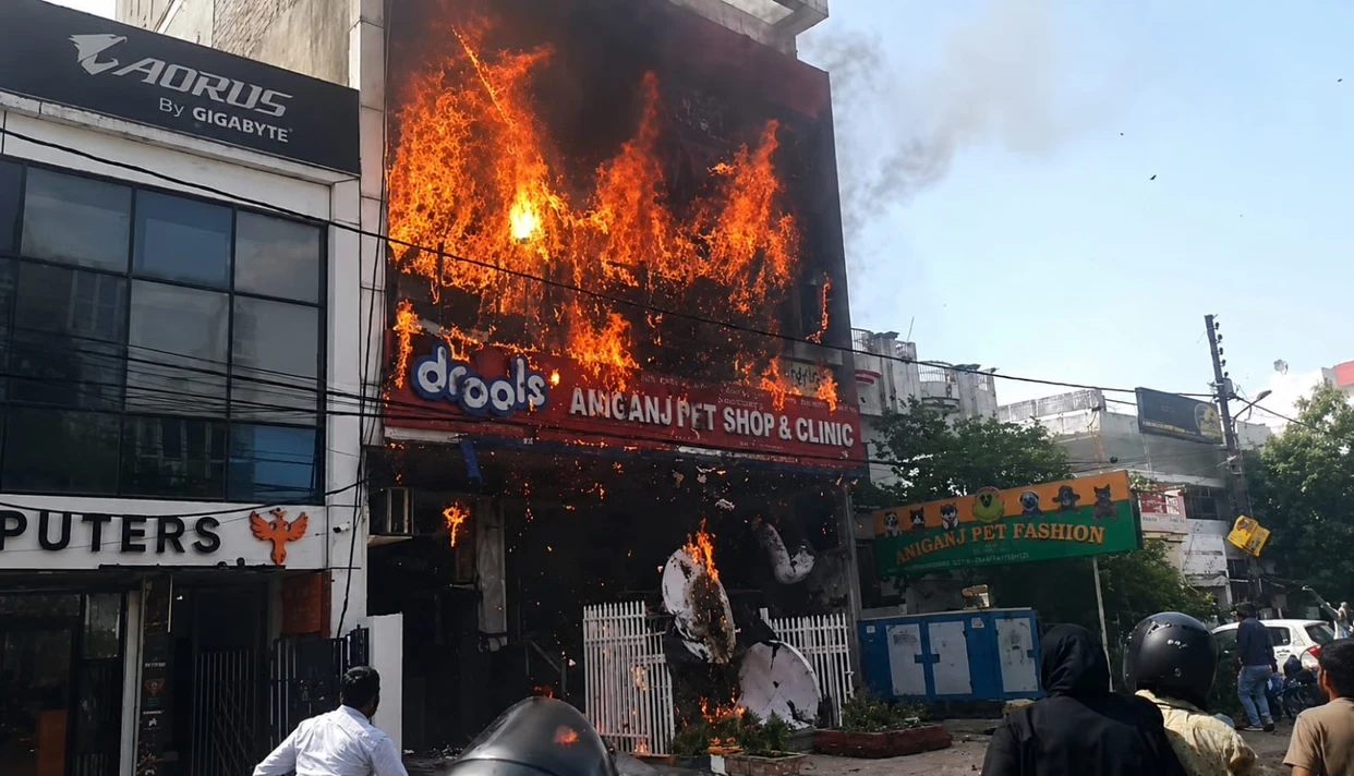 लखनऊ अग्निकांड के बाद बड़ा फैसला: अब सीधे सील नहीं होंगी इमारतें, पहले नोटिस देगा LDA