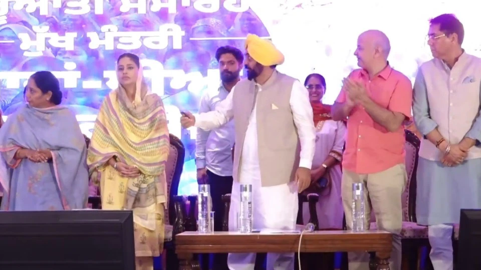 पंजाब सरकार की मावां-धीयां योजना शुरू, 50 लाख महिलाओं के खातों में पहुंची पहली किस्त