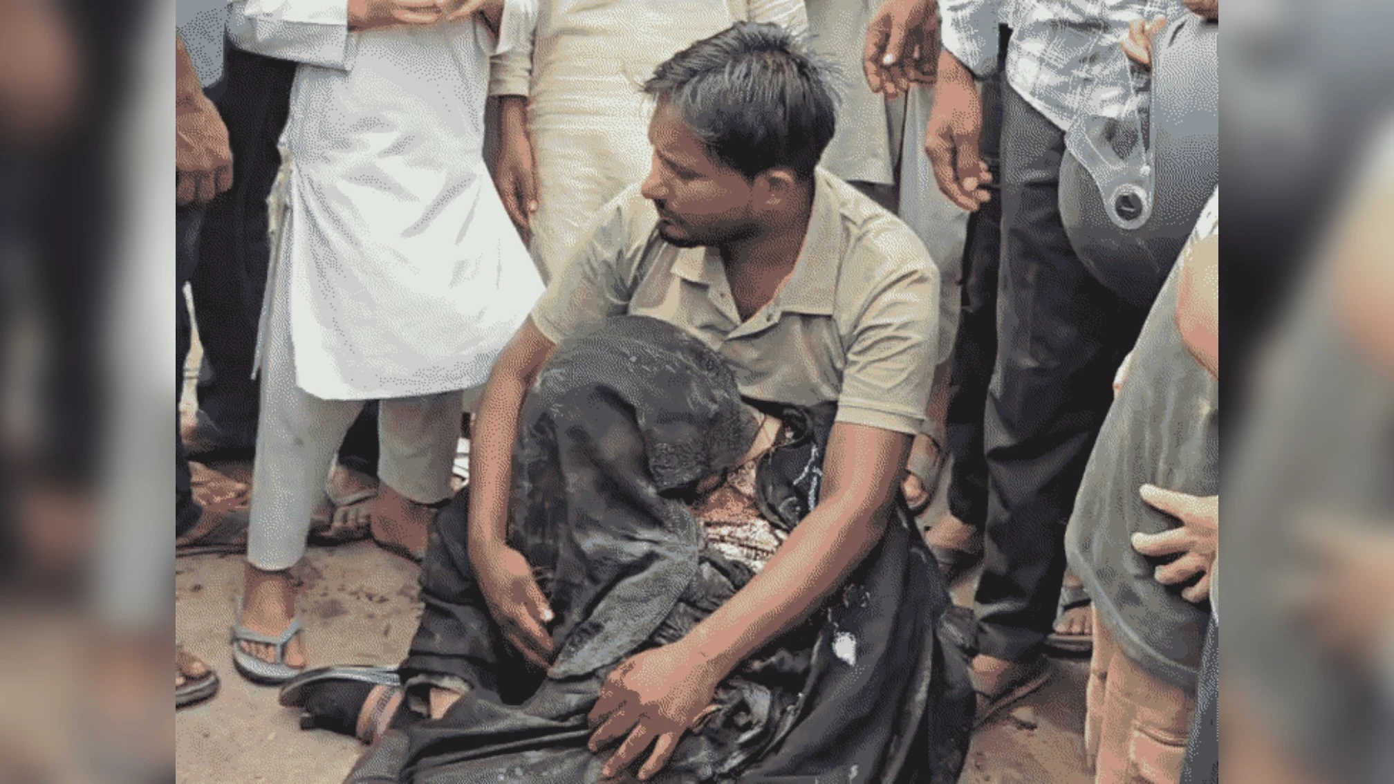 मुजफ्फरनगर: ट्रक की टक्कर से महिला की मौत, तीन बच्चे घायल