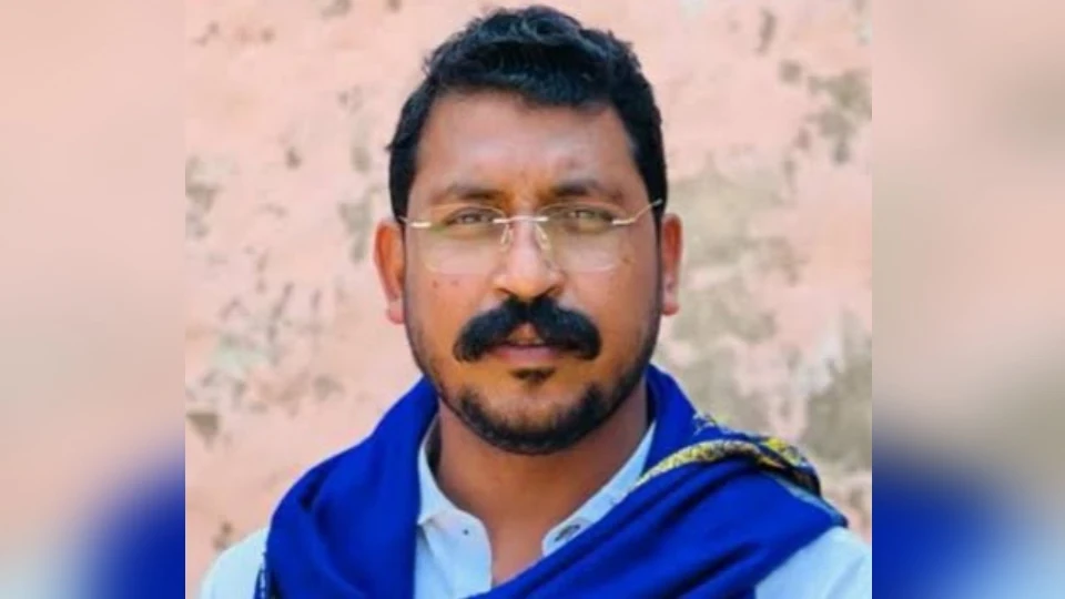 चंद्रशेखर आज़ाद का धीरेंद्र शास्त्री पर हमला, बोले- बहाने मत बनाओ, नाम बताओ