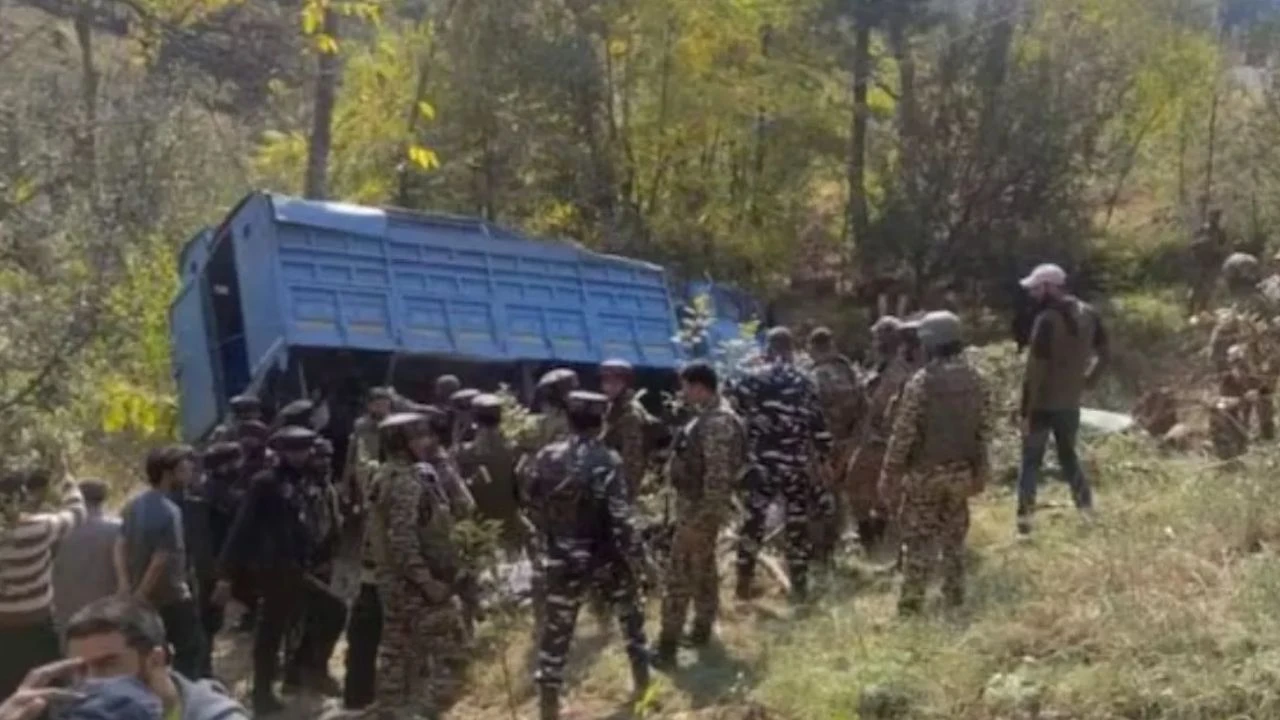 सोनमर्ग टनल के पास CRPF वाहन दुर्घटनाग्रस्त, 6 जवान घायल