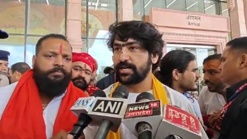 अयोध्या पहुंचे धीरेंद्र कृष्ण शास्त्री, राम मंदिर चढ़ावा चोरी को बताया ‘महापाप’
