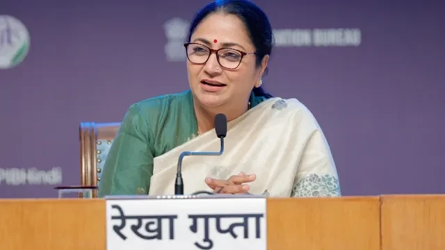 दिल्ली में नई EV पॉलिसी लागू, पुराने पेट्रोल वाहनों पर नहीं लगेगा बैन