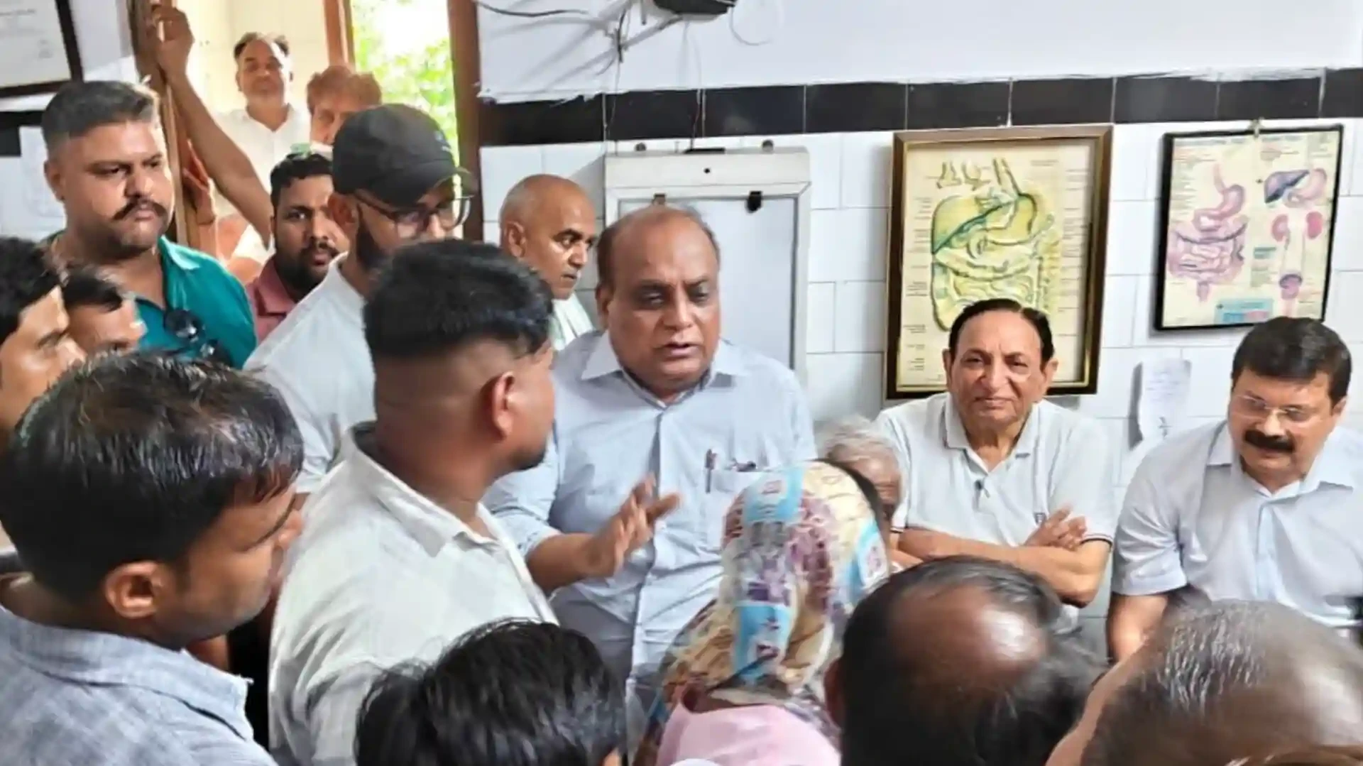 मुजफ्फरनगर: ऑपरेशन में लापरवाही का आरोप, निजी अस्पताल में परिजनों का हंगामा