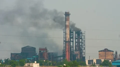मुजफ्फरनगर में फैक्ट्री की चिमनी से उठे काले धुएं का वीडियो वायरल, जांच के आदेश