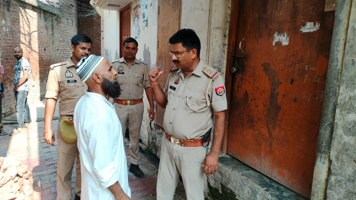 मुजफ्फरनगर: फुलत मदरसे पर धर्मांतरण के आरोपों की जांच, पुलिस और एलआईयू ने की छानबीन