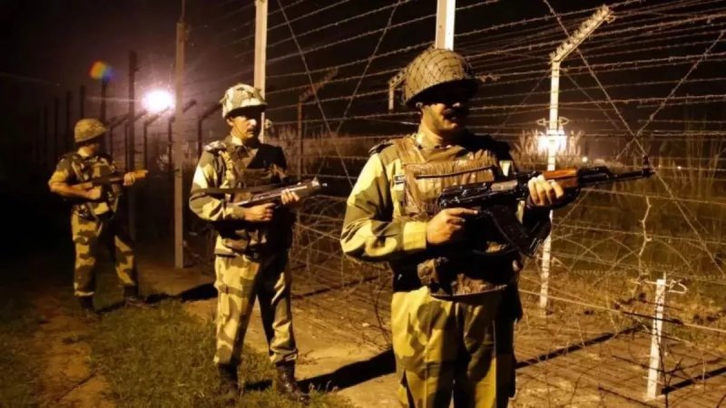 LoC पर देर रात पाकिस्तान ने बरसाईं गोलियां, भारतीय सेना ने दिया मुंहतोड़ जवाब