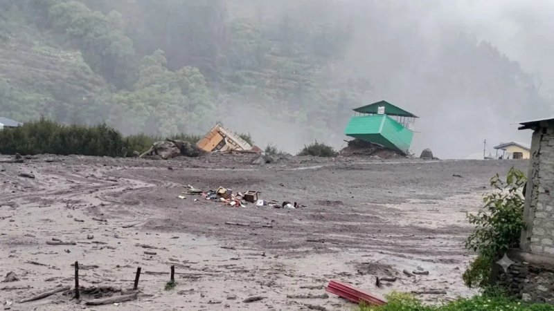 जम्मू-कश्मीर के अनंतनाग में बादल फटा, अचानक आई बाढ़ से भारी तबाही