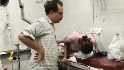 हापुड़ में सराफ की दुकान पर युवती ने पानी समझकर पिया केमिकल, हालत गंभीर