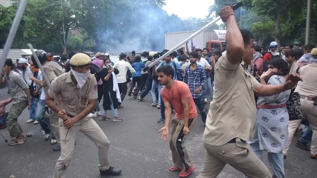 संसद मार्च विवाद के बाद दिल्ली पुलिस का बड़ा फैसला, जंतर-मंतर पर सिविल ड्रेस में ड्यूटी पर रोक