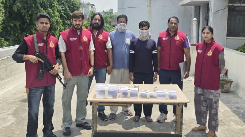 दिल्ली पुलिस ने पाकिस्तान समर्थित आतंकी मॉड्यूल का किया भंडाफोड़, दो गिरफ्तार; SMG समेत हथियार बरामद