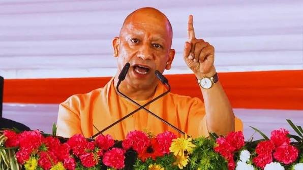 2017 से पहले विकास का पैसा 'सैफई सिंडिकेट' लूटता था: आगरा में गरजे सीएम योगी