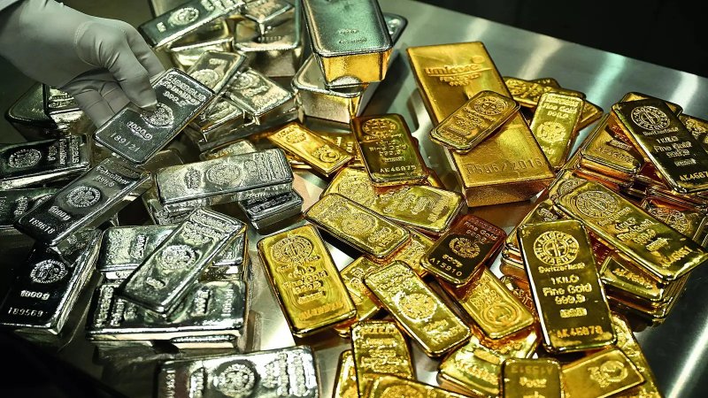 सोने-चांदी की कीमतों में गिरावट, ₹2,640 सस्ता हुआ गोल्ड; चांदी भी ₹5,200 टूटी