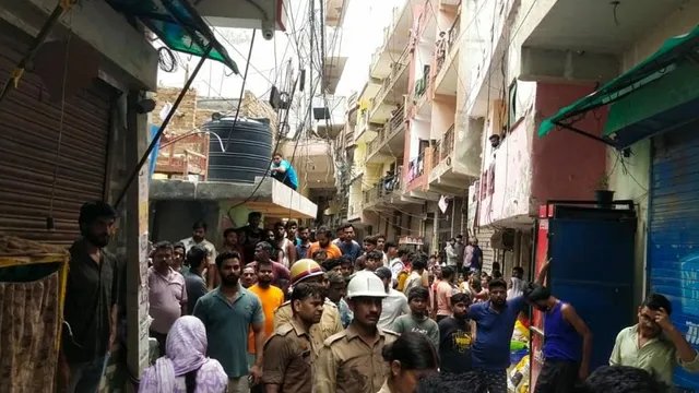 नोएडा के मामूरा में पांच मंजिला इमारत में भीषण आग, दो लोगों की मौत; 100 से ज्यादा रेस्क्यू