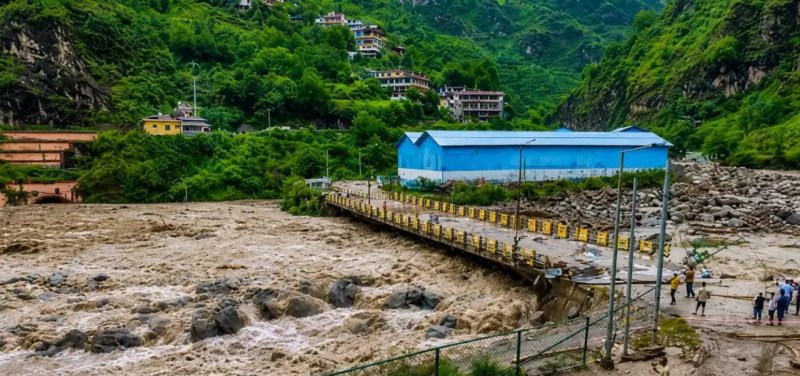 हिमाचल में बारिश का कहर जारी, 178 सड़कें बंद और 141 बिजली ट्रांसफार्मर प्रभावित