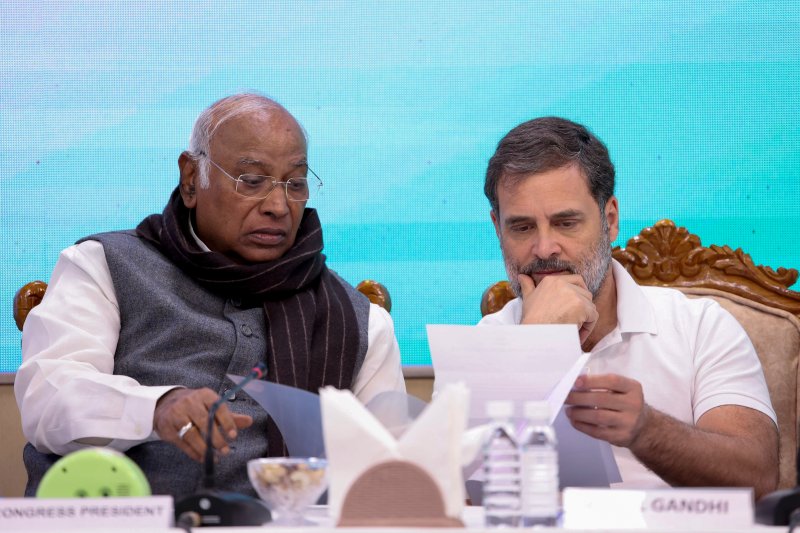 राम मंदिर मामले पर राहुल-खरगे की PM मोदी को चिट्ठी, बोले- 'खुद को ठगा महसूस कर रहे श्रद्धालु'