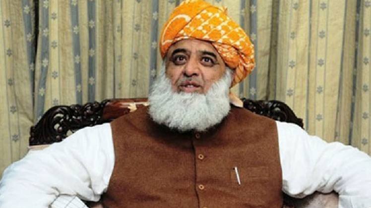 मौलाना फजलुर रहमान का पाक सेना पर हमला, बोले- राजनीति करनी है तो वर्दी उतारकर चुनाव लड़ें