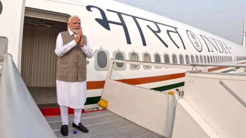 तीन देशों के दौरे पर निकले पीएम मोदी, इंडोनेशिया से शुरू होगी कूटनीतिक यात्रा