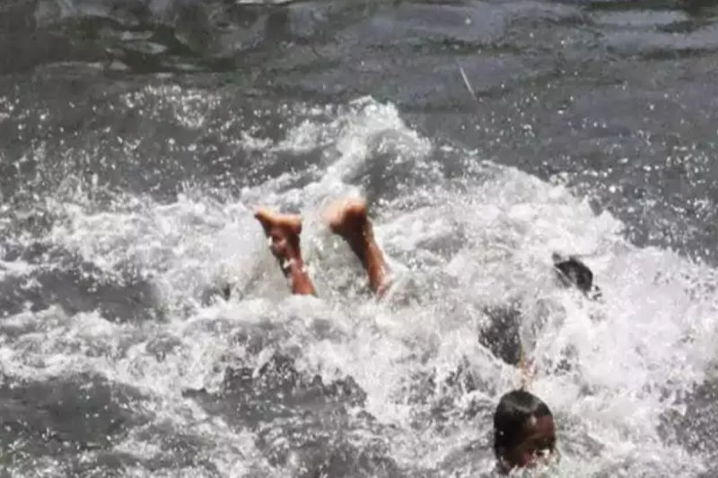दिल्ली: यमुना में डूबे चार लोगों में से तीन के शव बरामद, चौथे युवक की तलाश जारी