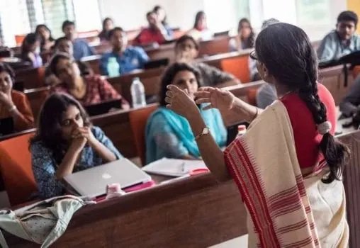 यूपी के 12 हजार एडेड कॉलेज शिक्षकों का वेतन अटका, डीडीओ बदलाव बना वजह