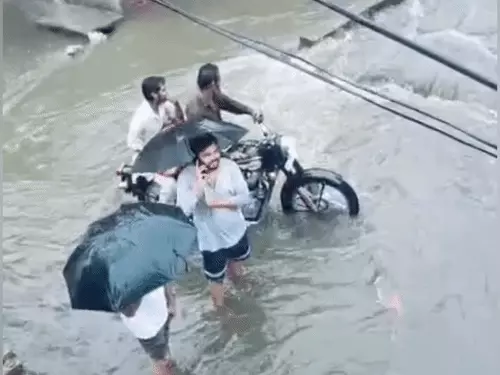 मुजफ्फरनगर में बारिश बनी आफत, रामपुरी और इंद्रा कॉलोनी में जलभराव से लोग परेशान