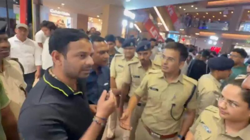 बिहार बंद के दौरान तेज प्रताप यादव फिर हिरासत में, पटना पुलिस ने की कार्रवाई