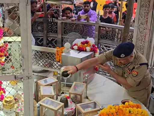 मुजफ्फरनगर पहुंचे डीजीपी राजीव कृष्ण, शिव चौक पर पूजा के बाद कांवड़ कंट्रोल रूम का किया निरीक्षण