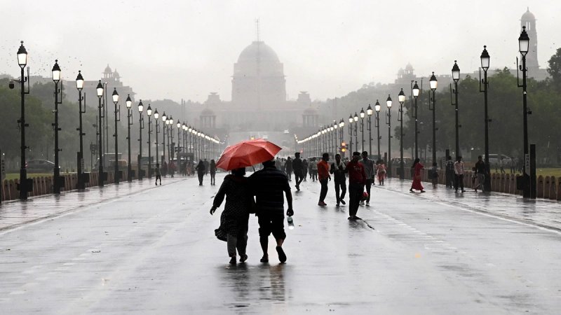 दिल्ली-NCR में बारिश से मिली राहत, गर्मी-उमस से लोगों ने ली राहत की सांस